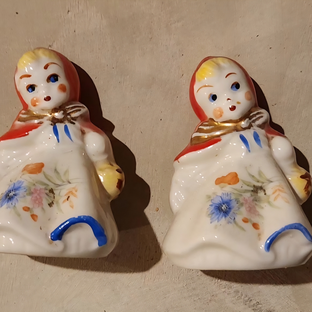 Hull Vintage S & P Shakers Ceramic Figurines with Floral Design